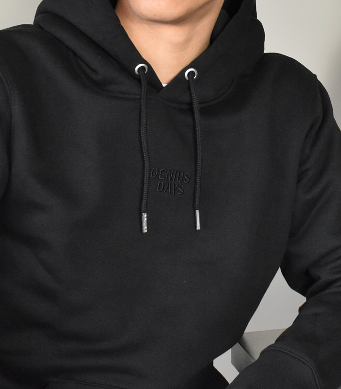 zwart hoodie heren genius days opdruk v2