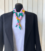 0704 sjaal groen, roze, geel bloem print outfit